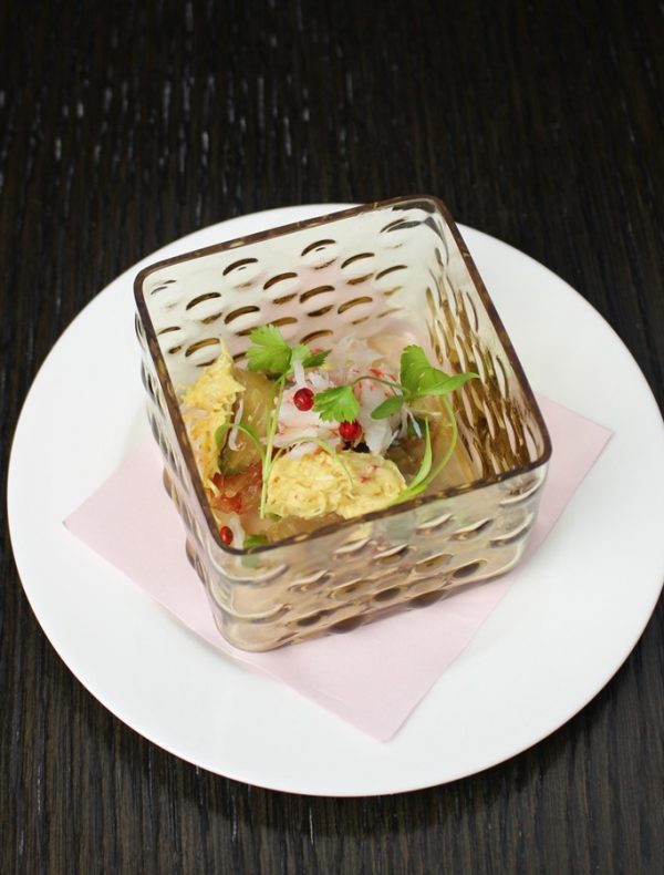 毛蟹とトマトコンソメ　￥1,800