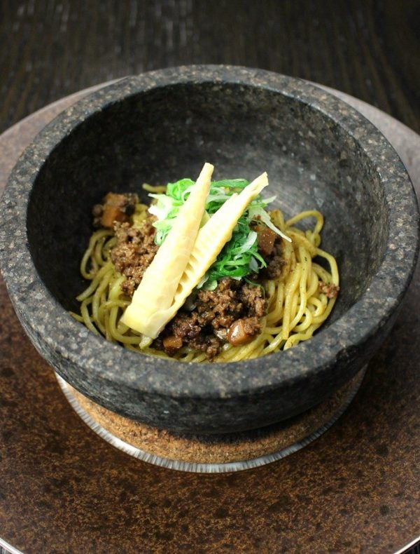 和牛の肉味噌焼きそば　石鍋仕立て　￥2,200