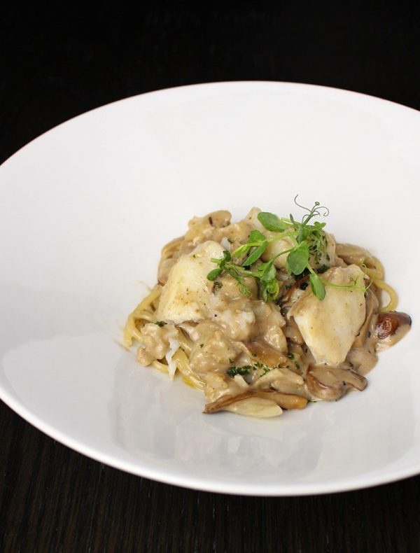 鱈と茸のアラクレーム　淡路製麵生パスタ　￥2,400