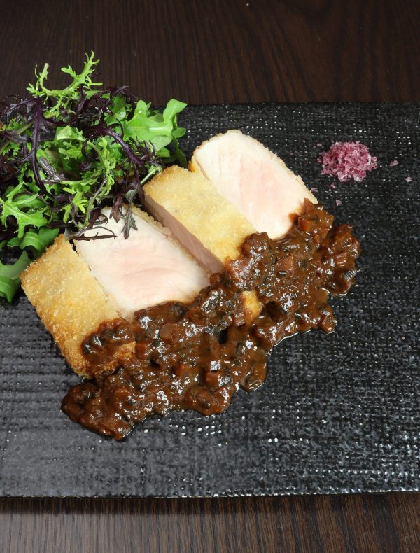 神戸豚の豚カツ　赤味噌仕立て　¥3,400