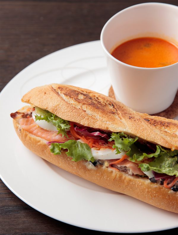 Baguette Sandwich with French Delicacy & Seafood Cream Soup<br />
 ¥992 ( ¥1,200 tax included)